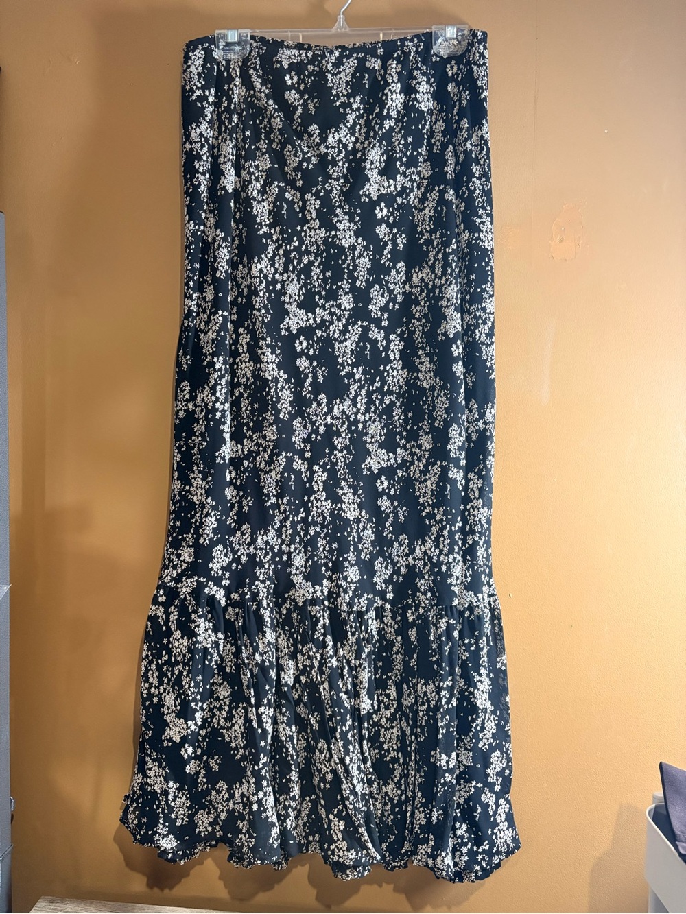 HC776. Vintage Carole Little Skirt Size 14 Boho Floral Maxi Black Flowy Y2K